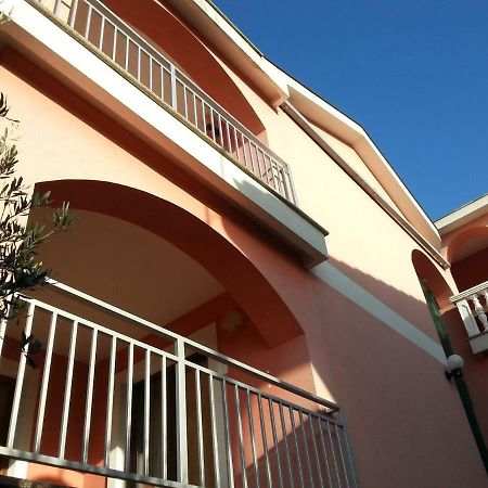 Apartmani Vesna ปิเนซิตซี ภายนอก รูปภาพ