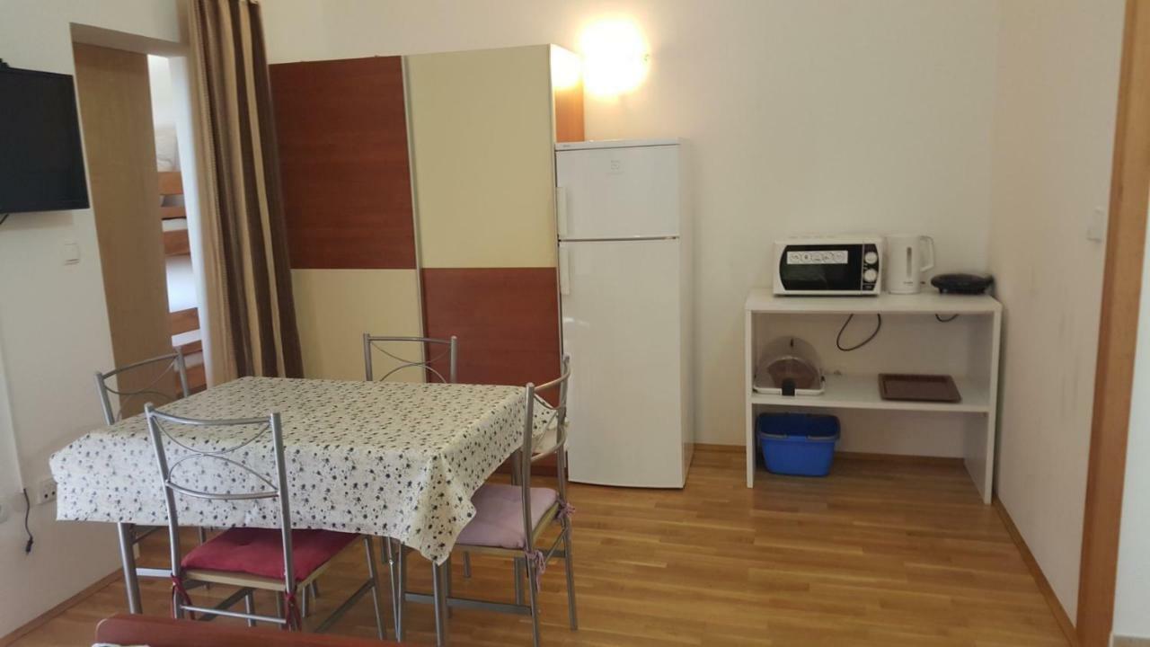 Apartmani Vesna ปิเนซิตซี ภายนอก รูปภาพ